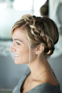 Prost! Here’s Everything You Need to Throw an Epic Oktoberfest Party | Brit + Co Hair Braid Crown Tutorial, Braided Crown, Braided Crown Hairstyles, Pretty Braids, Diy Braids, Cute Braided Hairstyles, Peinados Recogidos, Crown Braid, Easy Braids