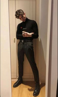 Chinos Men Outfit, Masculine Outfits, Jeans Outfit Men, Black Button Up Shirt, Black Jeans Outfit, Black Pants Men, Black Chinos, Body Building Men, All Black Outfit