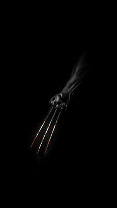 the wolverine logo is shown in this black background