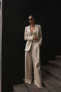 Graduation Glam: Memorable Outfit Ideas for College Graduation Graduation Suits For Women, Outfit Graduacion, Graduation Outfits For Women, Graduation Suit, Graduation Outfit College, Graduation Suits, Grad Outfits, Beige Suits, Beige Outfit