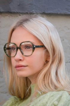 Eyeglasses Trend 2024, Eyewear 2024 Trend Women, Eye Glasses Trends 2023 Women, Eye Glasses Trend For 2024, Cool Glasses For Women Fashion, Modern Eyeglasses For Women, Oversized Eyeglasses For Women, Glasses Trends 2024 Women