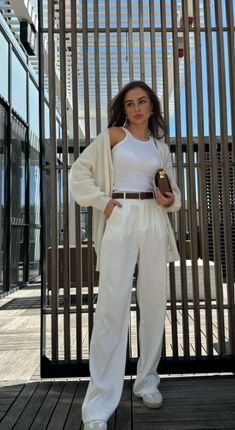 Spring and Summer Style: 12 Ways to Style Wide Leg Pants - Diana Colibri Trouser Shorts Outfit, Shorts Outfit Ideas, White Palazzo Pants, Trouser Shorts