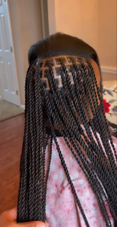 Small Sengelese Twist Styles Black Women, Long Sengelese Twist, Knotless And Twist Braids, Box Twist Braids Black Women, Small Medium Passion Twist, Small Knotless Passion Twists, Knotless Island Twist With Color, 2 Strand Twist Weave Hairstyle, Singleleese Twist Braids