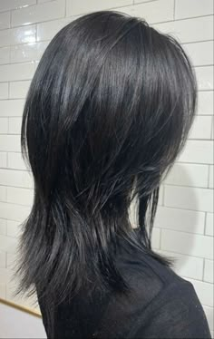 Pretty Hair Cuts, Hair Inspiration Short, European Hair, Wolf Cut, Hair Stylies, Haircuts Straight Hair, Haircuts For Medium Hair, Hair Stylist Life