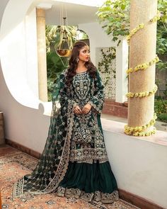 Green Gharara, Faiza Saqlain, Timeless Outfits, Embroidered Organza, Pakistani Bridal Dresses, Party Kleidung, Pakistani Wedding Dresses, Quality Dresses