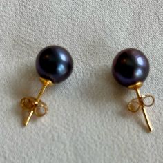 First, A Little History About Black Pearls: The Tahitian Pearl (Or Black Pearl) Is An Organic Gem Formed From The Large Black Lip Oyster, Called “Pinctada Margaritifera”, Found In The Coastal Waters Of Peru, Baja California, Panama, Indonesia, Micro-Nesia, The Red Sea, The Philippines, And Okinawa, As Well As French Polynesia, Around Tahiti. Historically, Natural Black Pearls Have Been One Of The Rarest And Most Exotic Of Gem Materials. In The 1960s, However, A Black Pearl Cultivating Industry W Tahitian Pearl Earrings, The Red Sea, Black Pearls, Tahitian Black Pearls, Black Lips, International Jewelry, French Polynesia, Red Sea, Tahitian Pearls