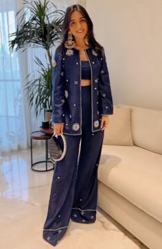 Velvet Indowestern Women, Party Wear Indowestern Dresses For Women, Coord Set From Saree, Diwali Indo Western Outfits, Velvet Indo Western Dresses Women, Traditional Coord Sets, Indo Western Dress From Saree, Indo Western Coord Sets, Diwali Outfit Ideas For Women 2023