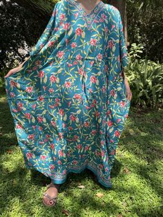 #kaftan #bohemiankaftan #caftan #kimonodresses #fallfashion #handmadecaftan #lounger #beachkaftan #bohemianclothing Aesthetic Farmhouse, Caftan Dresses, Maxi Dress Boho Chic, Bohemian Clothes Women, Tan Skin Blonde Hair, Bohemian Holiday, Kimono Maxi Dress, Rustic Aesthetic