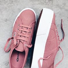 #Superga Flatforms in Dusty Rose www.superga.com.sg Italian Sneakers, Pijamas Women, Sneakers Pink, Kinds Of Shoes, Trendy Sneakers, Shoe Lover