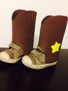 a pair of brown boots with yellow stars on them