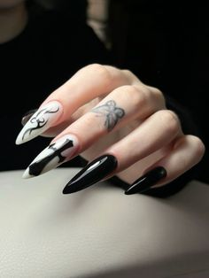 Black Nails Y2k, Best Summer Nails, Acrylic Nails Stiletto, Summer Nails Designs, Nails Y2k, Punk Nails, Gothic Nails, Goth Nails, Grunge Nails