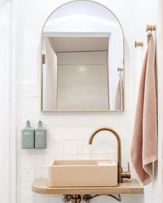 Some people see a sink, a mirror and some shades of colour.....
​
​BUT
​
​Other people see this 〰
​​
A clever combination of pastel colours, brass and timber highlights and a mix of curves and straight lines to surprise and delight the eye.
​
​▷▷ Let us know, which one do you see?
​​​​​​
Build & ​Design || @afterdarkdesignau
​Finishes & Styling || @boneandblanc
​Photography || @katiewadestudio Reece Bathroom, Build Design, Large Scale Floral, Pastel Colours, Outdoor Rooms, Textured Wallpaper