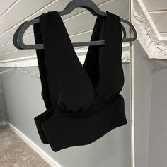 Beautiful Black Corset Top. Zip Up In Back. Black Crop Top With Built-in Bra For Evening, Black Crop Top With Built-in Bra For Night Out, Chic Black V-neck Crop Top, Elegant Black Stretch Crop Top, Elegant Black Crop Top With Built-in Bra, Chic Black Crop Top For Date Night, Black Crop Top With Built-in Bra For Party, Chic Black Stretch Crop Top, Chic Black Crop Top For Going Out