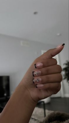 Karrueche Tran Nails, Short Chrome Hearts Nails, Mail Inspo 2022, Nail Inspiration 2023, Mail Inspo 2023, Chrome Hearts Nails, Chrome Heart Nails, Nail Ideas 2022, Hearts Nails