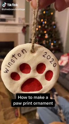 How to make a paw print ornament Art Made By Dogs, Dog Salt Dough Ornament, Crafts To Do With Dogs, Diy Dog Ornaments, Crafts For Dogs, Dog Paw Print Craft, Paw Print Crafts, Paw Print Art, Paw Ornament