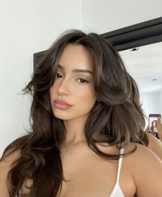 dahlia muñoz & julian lopez - love redesigned Black Eyes Hair Color, Claire Burgos, Dark Brown Hair Women, Rambut Brunette, Hair Pale Skin, Brown Hair Inspo, Brown Hair Brown Eyes, Brunette Woman