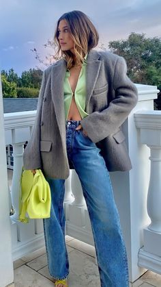 Classy Blazer Outfits, Grey Blazer Outfit, Hailey Baldwin Street Style, Hailey Baldwin Style, Sarah Jessica Parker, Street Outfit, Blazer Outfits