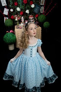 Alice In Wonderland Tim Burton, Tim Burton Disney, Alice In Wonderland Party Ideas, Tutu Dress Costumes, Wonderland Party Ideas, Alice In The Wonderland, Alice In Wonderland Costume, Wonderland Costumes