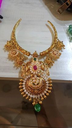 Nakelace Jewelry Gold, Kante Jewellery Designs, Gold Kanti Designs, Kante Indian Jewellery, Kanti Necklace Designs Gold, Kanti Necklace Designs, Chandraharam Designs, Kasulaperu Jewellery, Gold Temple Jewellery