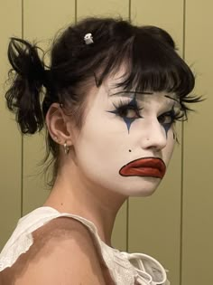 Cute Clown Makeup, Teknik Makeup, Funky Makeup, Pierrot Clown, 얼굴 드로잉, 얼굴 그리기, Cute Clown, Halloween Makeup Inspiration, Clown Faces