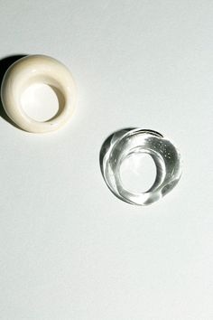 an object is shown on the table with it's reflection in the glass ring