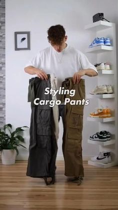 Men Cargo Pants Outfit, Cargo Pants Outfit Black Women, Cargo Outfit Men, Styling Cargo Pants, Dressing Sense For Men, Cargo Pants Outfit Black, Jean Jacket Outfits Men, Black Men Casual Style, Cargo Pants Outfit Men