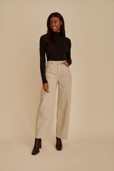 Beige Wide Leg Pants Outfit, Wide Leg Pants Outfit Fall, Beige Jeans Outfit, Casual Chic Denim, Beige Pants Outfit, Outfit Ideaa, Denim Pants Outfit, Beige Hose, Jean Beige