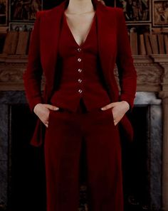 Feminine Suit, Woman Suit Fashion, Red Suit, Mode Vintage, Suit Fashion, Classy Outfits, Aesthetic Clothes, Pretty Outfits