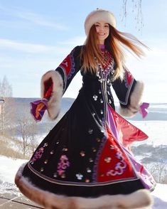 Russian Traditional Dress, Russian Traditional Clothing, Slavic Clothing, Russian Dress, Russian Clothing, Ancient Beauty, Kawaii Fashion Outfits, Folk Fashion, Russian Fashion