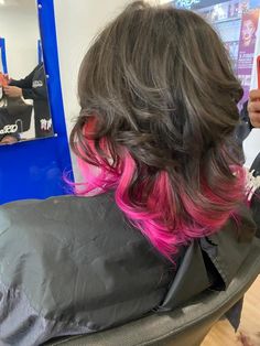 Black And Dyed Hair Underneath, Faded Hair Dye Ideas, Layered Hair With Under Dye, Short Hair With Dyed Underneath, Short Pink Peekaboo Hair, Wolfcut With Under Dye, Colored Hair Medium Length, Black Hair Dip Dye, Under Part Dyed Hair