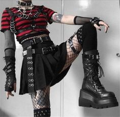 Punk Halloween, Punk Style Outfits, Witch Cosplay, Look Grunge, Alt Clothes, Gothic Boots, High Heels Black, Shoes Big, Alt Outfits