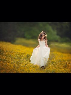 Beauty Spring Portraits, Timeless Photography, Fine Art Portraiture, Fields Of Gold, Spring Family, Natural Light Photography, Childrens Photography, Kids Portraits, 1 Month