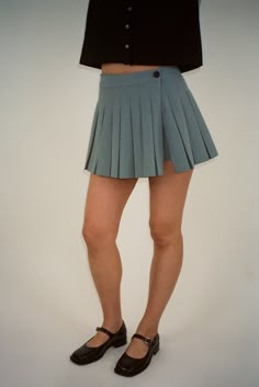 Summer Gray Pleated Skort, Summer Gray Mini Tennis Skirt, Summer Pleated Gray Skort, Gray Mini Tennis Skirt For Summer, Pleated Gray Skort For Summer, Gray Pleated Skort, Grey Pleated Short Skort, Gray Pleated Short Skirt, Gray Pleated Mini Skort