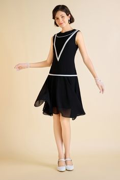 This sleeveless low waist dress exudes flapper-inspired charm, perfect for any vintage-loving fashionista. Features: Crew neck design Low waist Gorgeous flowing hem Embellished inverted triangle shape 100% Polyester fabric Ksenia, standing at 5 feet 10.5 inches, wears a size S in BABEYOND. Her measurements are 32.7" bust, 23.6" waist, and 34.6" hips. Note: This dress comes with an unique size chart. Be sure to select your ideal fit from the chart before making your purchase. Note: The green dres 1920s Dresses Casual, 1920s Outfit Ideas Casual, 1920 Outfits Women, 1920s Outfits Women, Modern 1920s Fashion, 1920s Fashion Women Casual, 20s Clothes, 20s Inspired Fashion, 1920s Outfit Ideas