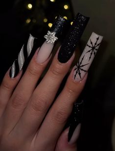 Black And Silver Snowflake Nails, Black Christmas Nails, Nails Styles, White Acrylic Nails, Long Acrylic, Nail Tattoo, Nail Inspiration, White Acrylic