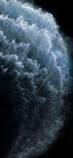 an ocean wave is shown in this artistic photo from the top view, it appears to be very dark