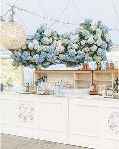 the bar is decorated with blue and white flowers