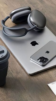 MacBook Pro Space Gray All Apple Products, Tech Aesthetic, Apple Technology, Budgeting Finances, Lily Collins, Iphone Accessories, Free Iphone