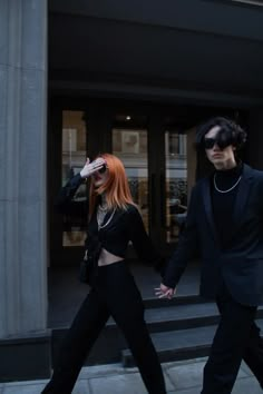 Couple, ideas, paparazzi, suit. Aesthetic. Bad Couple Poses, Paparazzi Couple Photos, Paparazzi Shoot Ideas, Rockstar Couple Photoshoot, Papparazi Couple Photos, Rock Couple Photoshoot, Fake Paparazzi Photoshoot