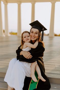 Nursing School Graduation Outfit, Mom And Baby Graduation Pictures, Mom And Daughter Graduation Pictures, Graduation Poses With Family, Mom Graduation Pictures With Kids, Family Graduation Photoshoot, Graduation Pictures With Family, Graduate Pictures, Point Loma Nazarene University