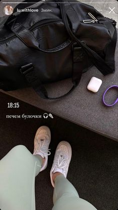 a woman's shoes and handbag sitting on the floor next to her purse