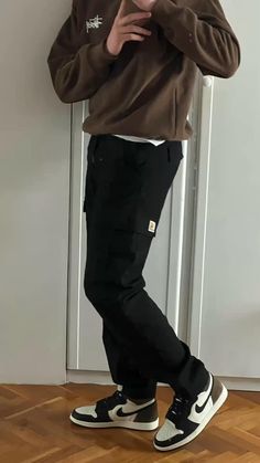 Brown Shirt Black Pants Outfit, Jordan 1 Mocha Outfit Mens, Black Jordans Outfit, Cargo Pants Men Outfit, Black Cargo Pants Outfit Men, Cargo Outfit Men, Jordan 1 Outfit Men, Black Shirt Outfit Men, Black Cargo Pants Outfit