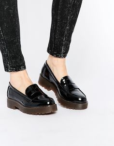 Pretty Shoes, Stylish Shoes, Penny Loafers, Beautiful Shoes, Cute Shoes, Look Fashion, Nice Shoes, Loafer Shoes