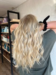 All Around Blonde Highlights, Platinum Blonde Hair With Blonde Roots, Blonde Hilites, Color Blonde Hair Ideas, Full Bayalage Blonde Highlights, Full Set Of Highlights, Blonde Highlights On Natural Blonde, Whole Head Of Highlights