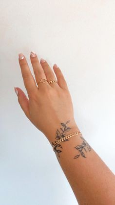 Floral bracelet tattoo that wraps around wrist Feminine Mandala, Arm Wrap Tattoo, Buffalo Tattoo, Wrap Around Wrist Tattoos, Around Arm Tattoo, Simple Arm Tattoos, Tato Minimal, Basic Tattoos, Wrap Tattoo