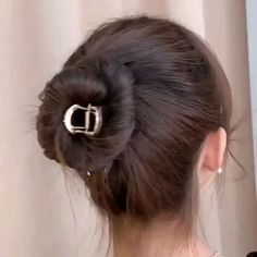 Luxury Hair Style | 💚hairstyles #hairstyle #hair #haircut #haircolor #beauty #fashion #makeup #style #hairdresser #love #instahair #longhair #haircare... | Instagram Easy Bun Hairstyles For Long Hair, Easy Updo, Easy Bun, Style Hairstyle, Hair Design