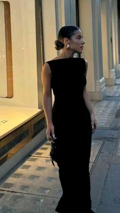 Lady in black🖤 Fest Outfits, Black Tie Wedding Guests, 파티 드레스, Chique Outfits, Guest Attire, Black Prom Dress, Black Prom, Glam Dresses, Mode Inspo