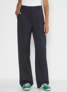 THE EFFORTLESS PANT™ | Aritzia Aritzia Effortless Pants, Aritzia Outfit, Business Baddie, Effortless Pants, Sweat Vest, Corporate Baddie, Knife Pleats, Fabric Navy, Aritzia Pants