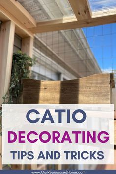 outdoor catio Outdoor Cat Condo Ideas, Catio Cat Furniture, Catio Cat Decor, Outdoor Catio Cat Enclosure, How To Build A Catio For Cats, Cat Patio Apartment, Catio Idea, Catios Ideas For Cats, Indoor Cat Room Ideas