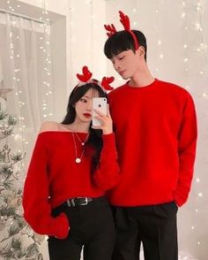 Aquí encontrarás ropa y variados atuendos que puedes usar en tus hist… #detodo # De Todo # amreading # books # wattpad Valentine Couple Outfits, Outfit For Christmas, Christmas Pictures Outfits, Couple Dress, Cute Couple Outfits, K Fashion, Matching Couple Outfits